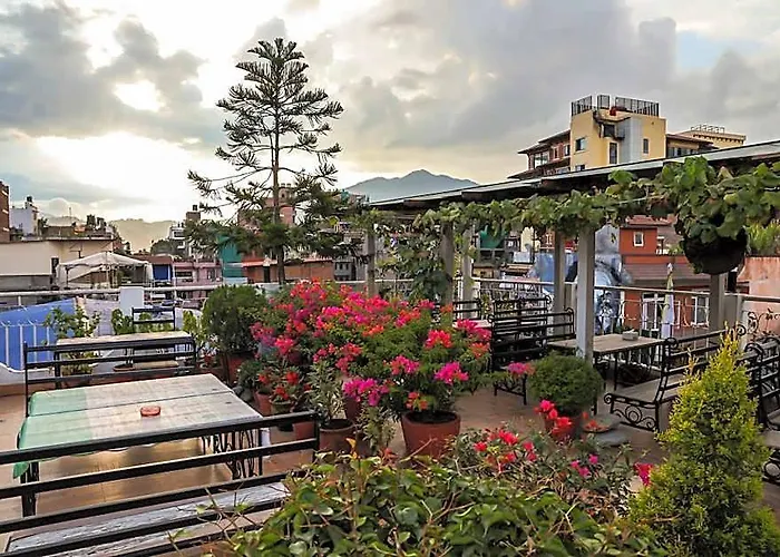 ホテル Outfitter Nepal 3*